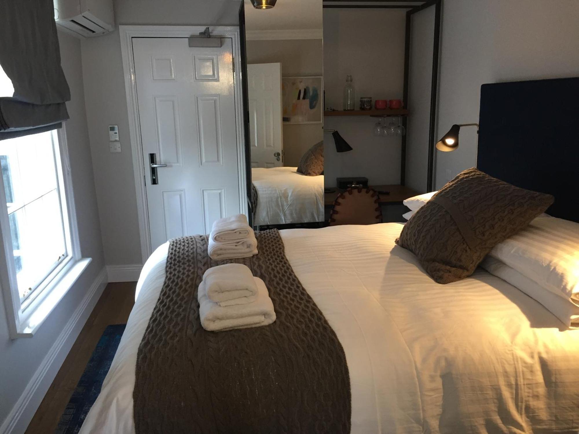 Pembroke Hall Dublin Quarto foto