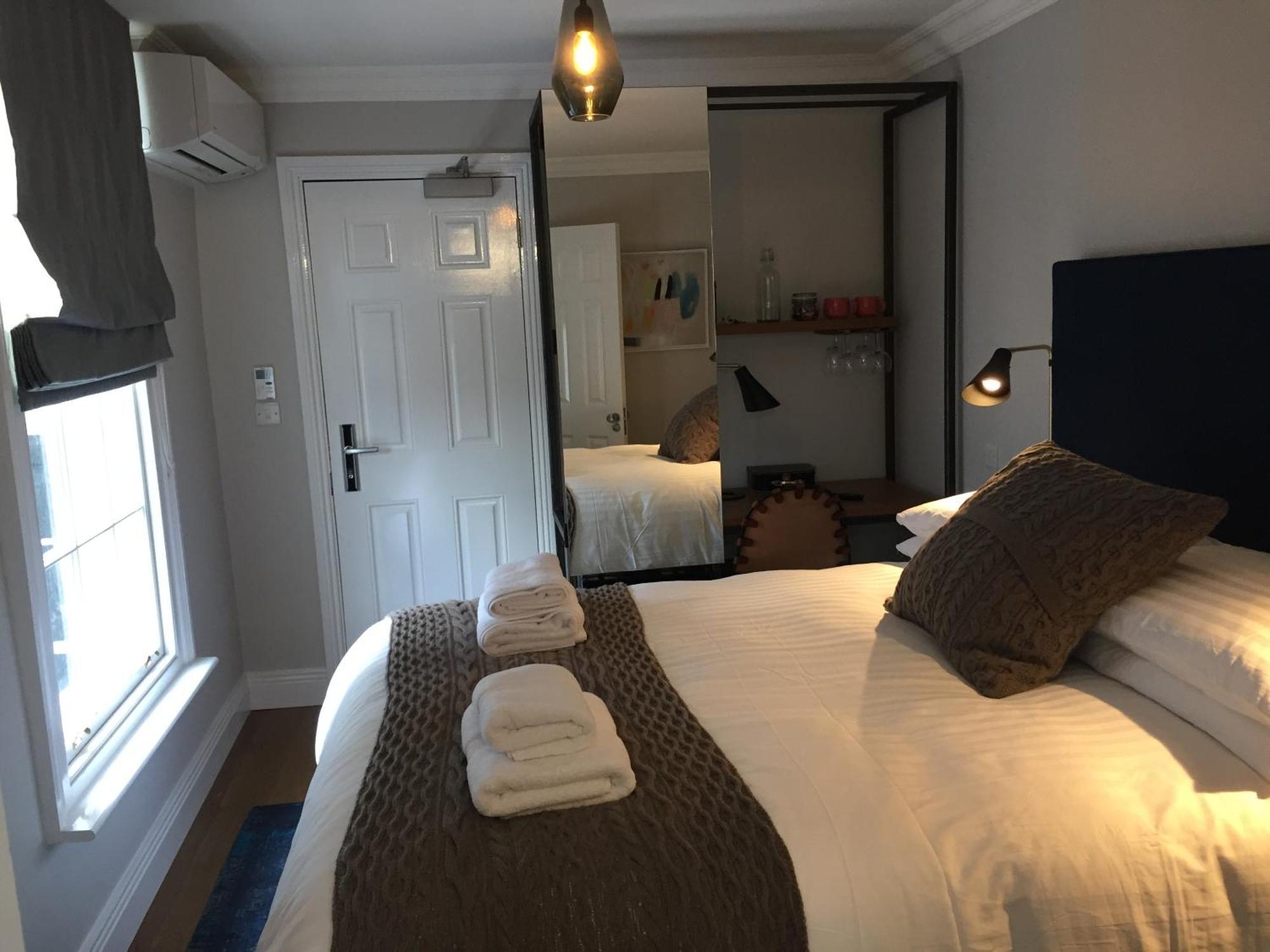 Pembroke Hall Dublin Quarto foto